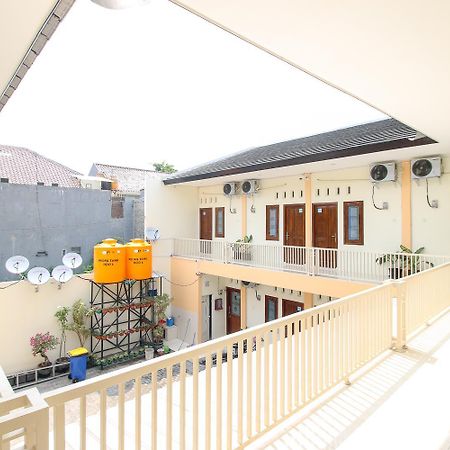 Hotel Reddoorz Syariah @ Pahlawan Sidoarjo Exteriér fotografie