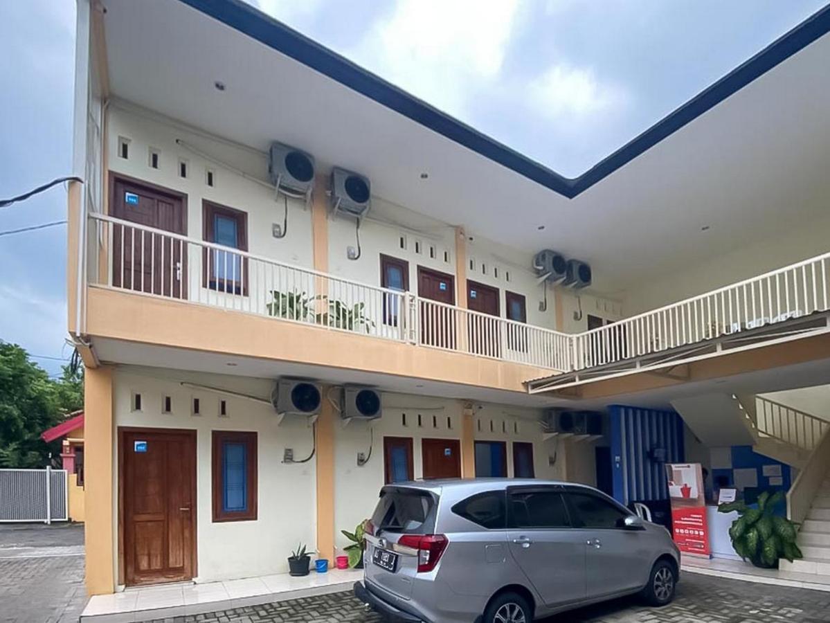 Hotel Reddoorz Syariah @ Pahlawan Sidoarjo Exteriér fotografie