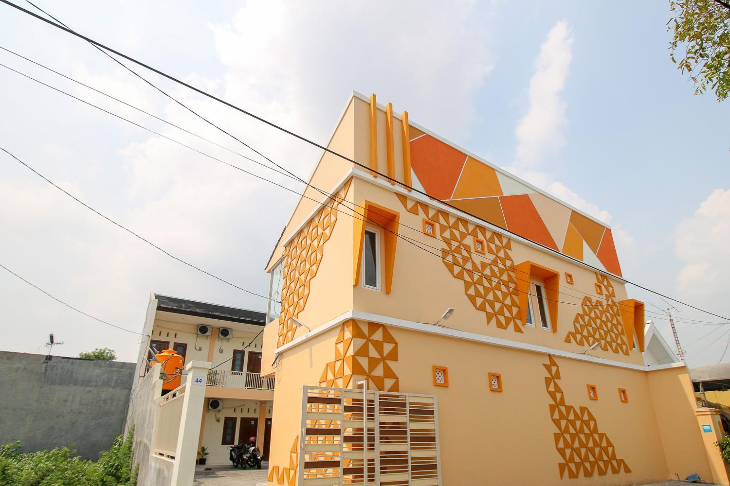 Hotel Reddoorz Syariah @ Pahlawan Sidoarjo Exteriér fotografie