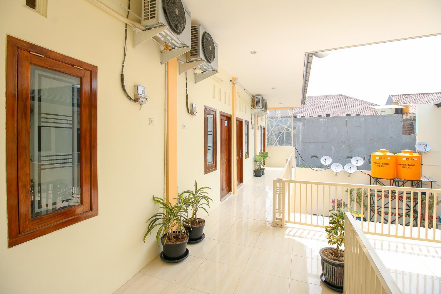 Hotel Reddoorz Syariah @ Pahlawan Sidoarjo Exteriér fotografie